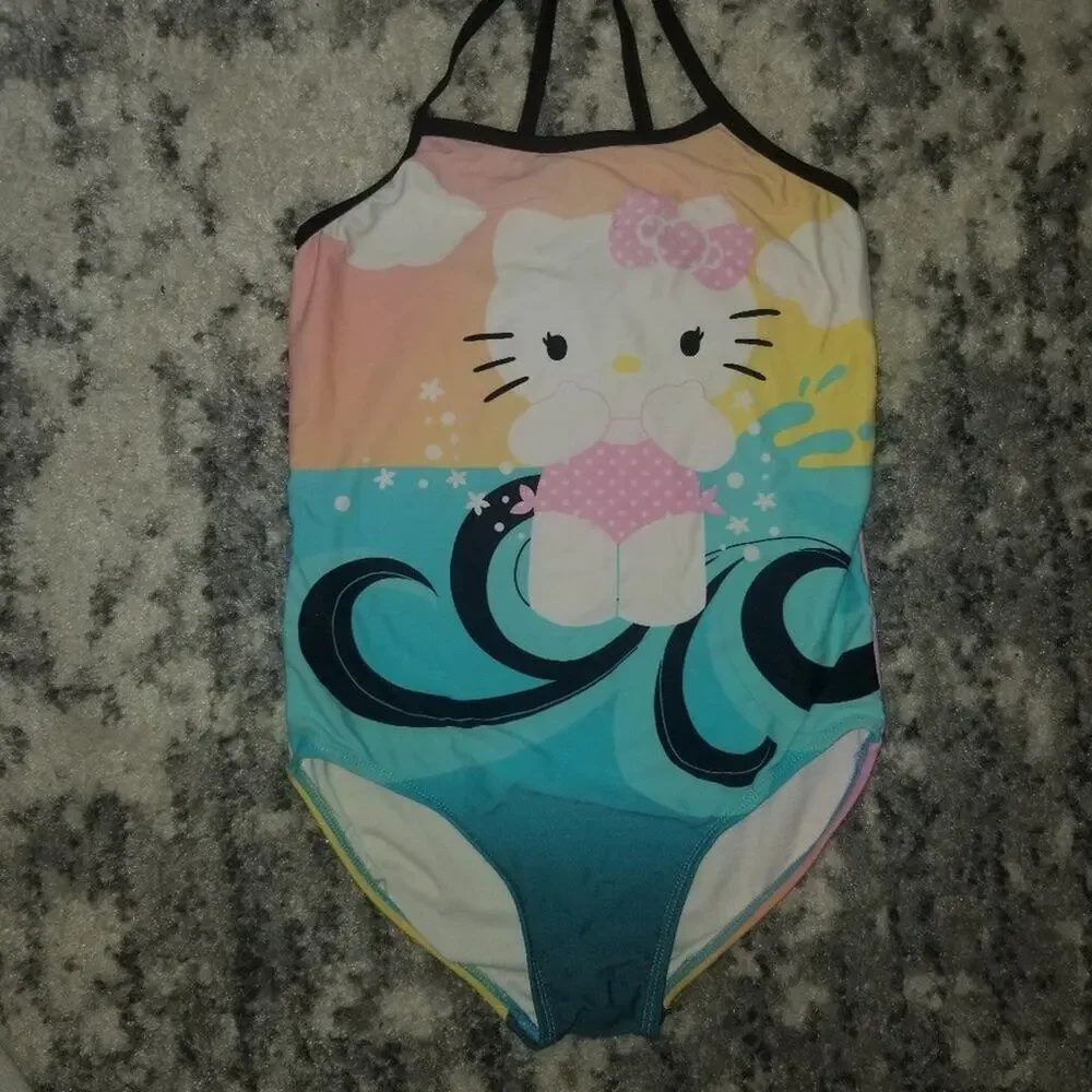 Hello Kitty dive into